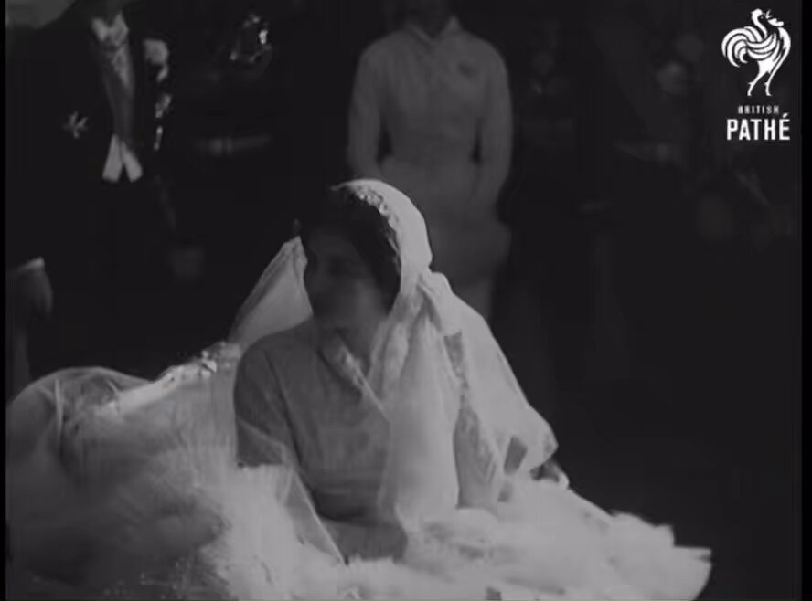 A different Iran, before the arrival of the Ayatollahs… It was 1951 in Tehran, and this rare British Pathé footage shows the wedding of the then Shah of Persia, Mohammad Reza Pahlavi, and Princess Soraya Esfandiary‑Bakhtiari on February 12, 1951 ✨