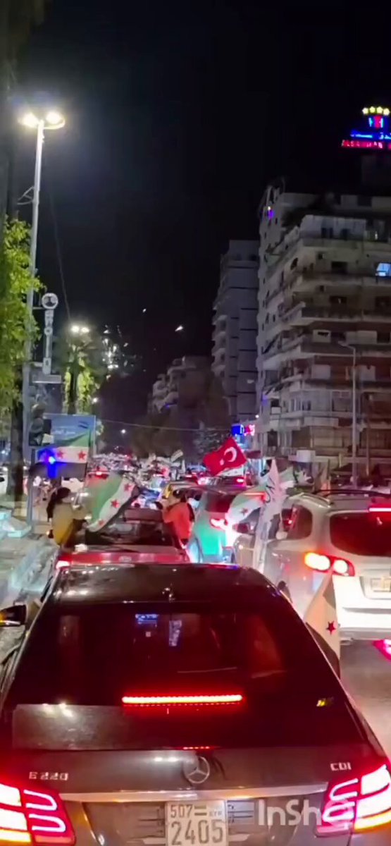 Araplar ve Türkler, Kürt Milletine yapılan katliamı, işkenceyi ve tehciri sevinçle kutluyor. Kutlamalar devam ediyor. #KurdsOnAlert