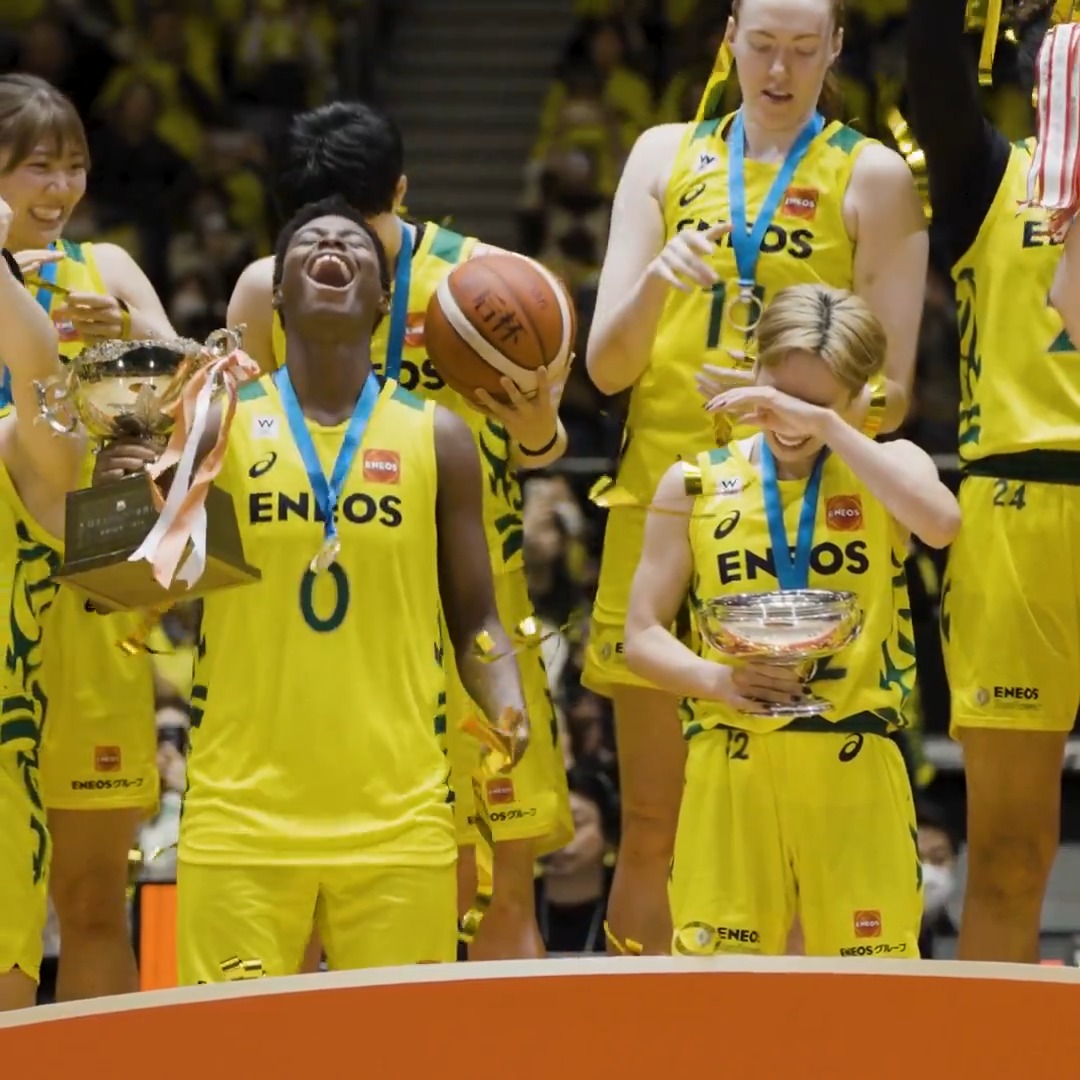 涙と笑顔の皇后杯優勝。 宮崎 早織 Evelyn Mawuli 馬瓜エブリン ENEOSサンフラワーズ🌻ENEOS Sunflowers【公式】 #皇后杯バスケ #バスケで日本を元気に