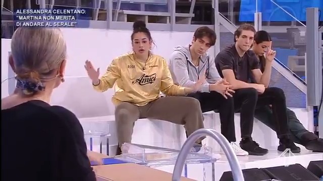 OK IL DISCORSO DI LORELLA MA RICORDIAMOCI CHI AVEVA COME ALLIEVE CHE A LIVELLO DI UMILTÀ NON SPICCAVANO GRANCHÉ #Amici25