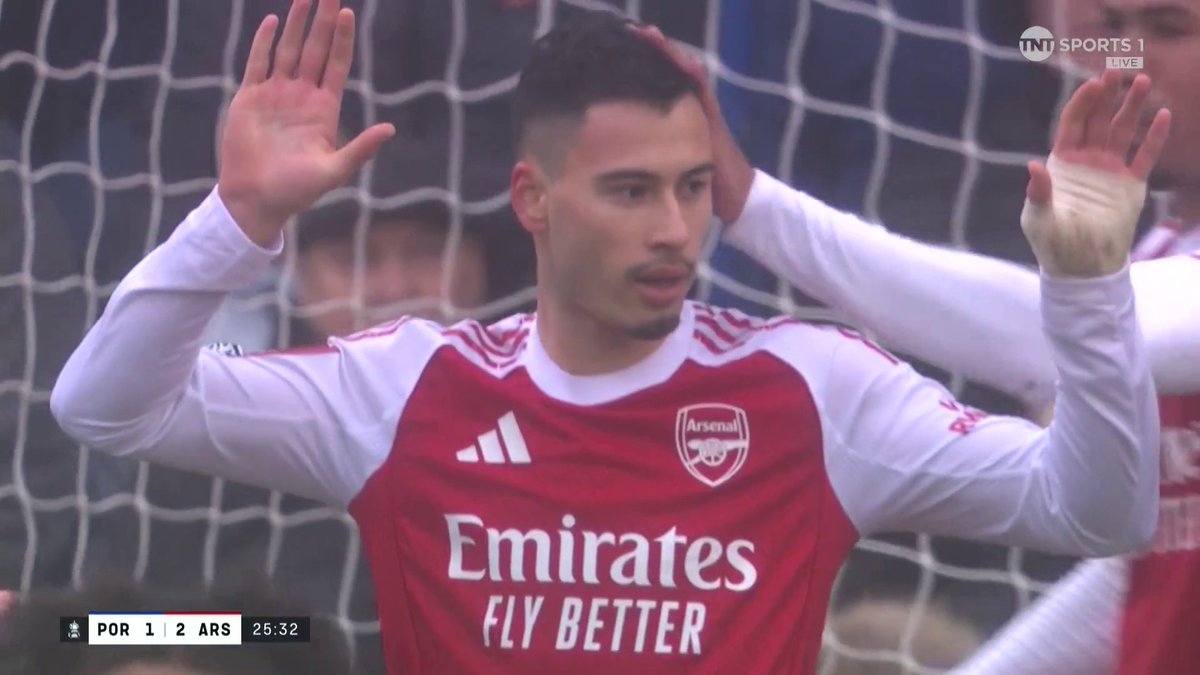 Another corner, another Arsenal goal 😮‍💨 The set-piece specialists do it again and have turned things around against Portsmouth through Gabriel Martinelli. 📺 TNT Sports &amp; discovery+ UK