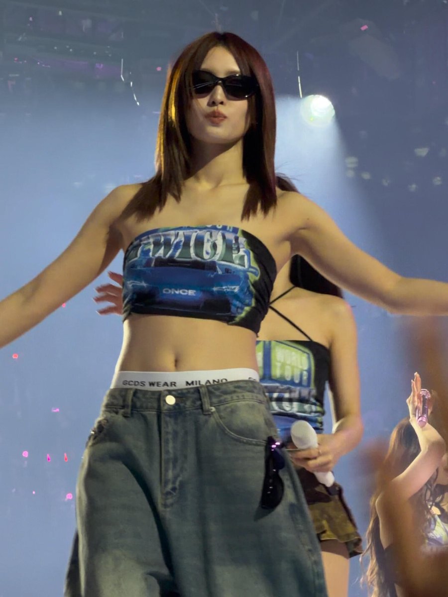 MOMO DID THE LIKEY DANCE BREAK IN VANCOUVER