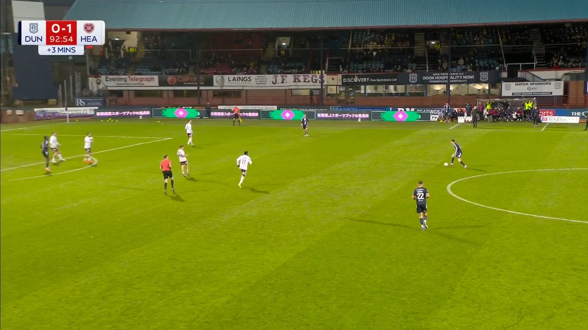 What a save from 43-year-old Craig Gordon to ensure ten-man Hearts seal the three points 🤯