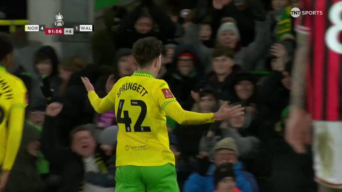 Liam Gibbs with a brilliant pass to Springett who finishes off the move for Norwich 😮‍💨 📺 TNT Sports &amp; discovery+ UK