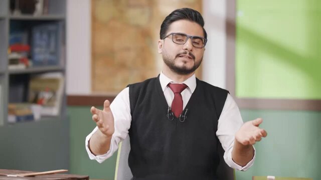اقسم بالله. كل ما اتابعه امووت من. الضحك😁👇