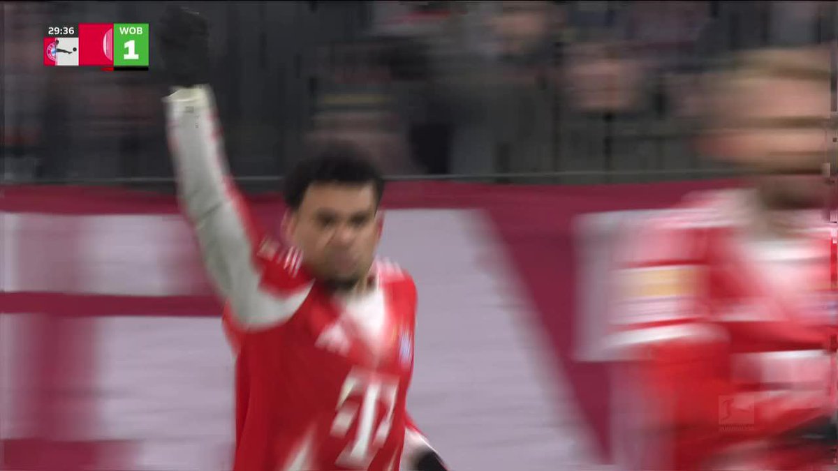 🇨🇴 GOOOL de Luis Díaz. El colombiano puso el 2-1 de #BayernMunich ante #Wolfsburg, al 30’ 👀 Es el tanto #9 del extremo en lo que va de la temporada de Bundesliga
