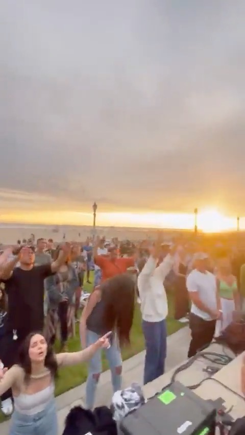 Thousands in California come together in worship of Jesus.