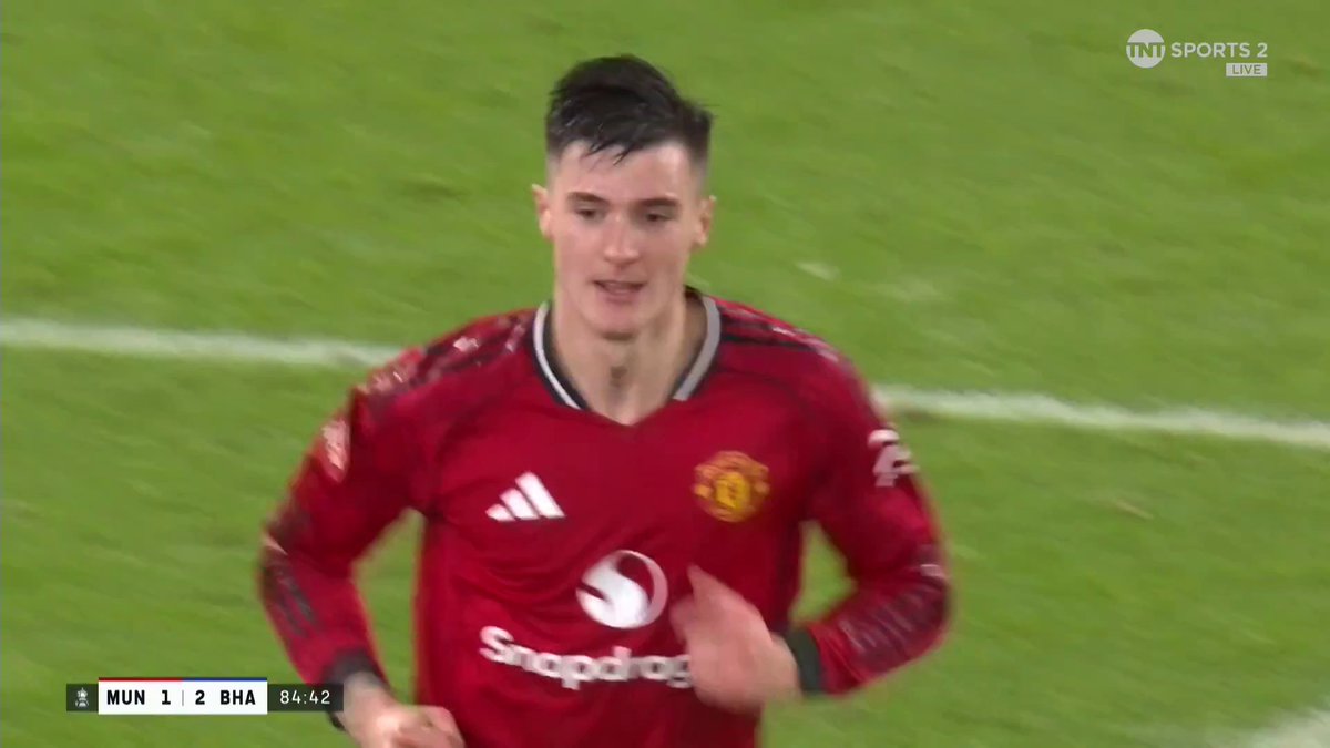 Benjamin Sesko scores to give Man Utd a lifeline 🙌 📺 TNT Sports &amp; discovery+ UK