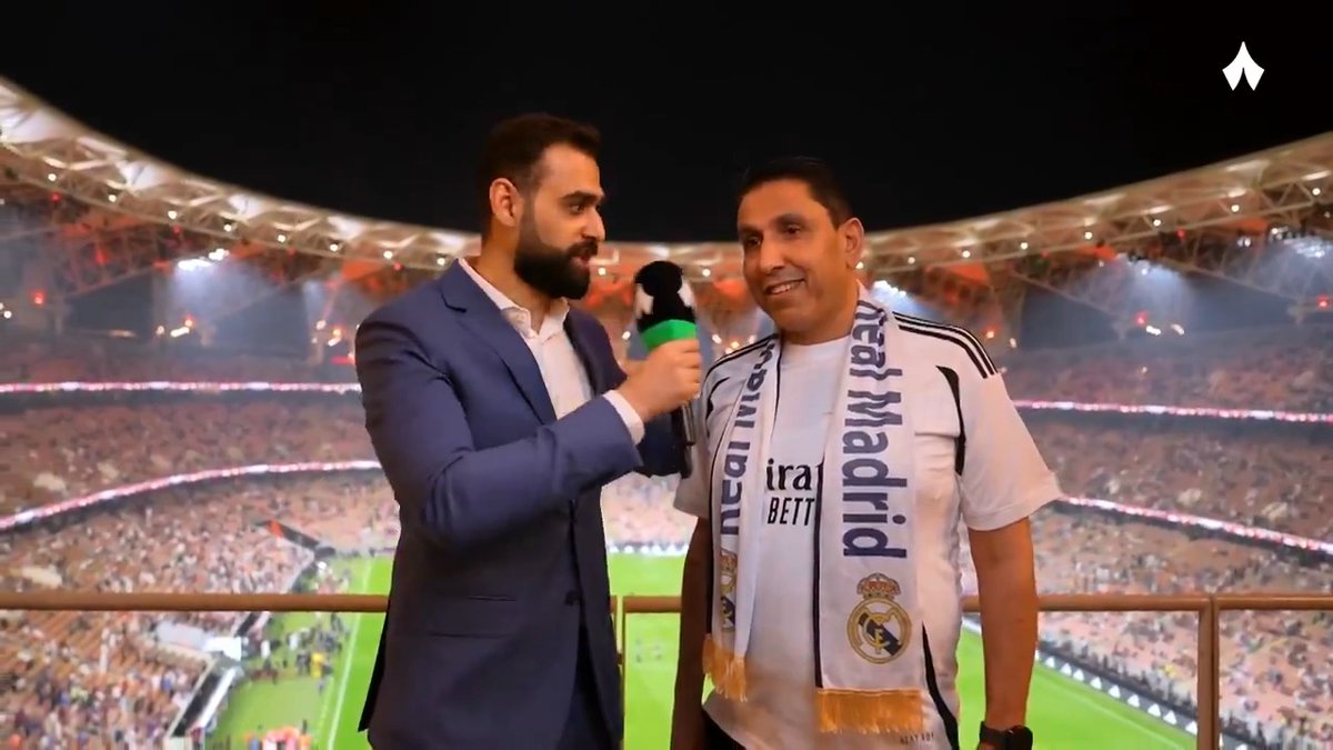 أشكناني Abdullah ashkanani مع مشجّع مدريدي في فقرة #حدّد_مصيرك، وأسئلة صعبة على حدّ وصفه 🏟️🎤 #برشلونة_ريال_مدريد | #كأس_السوبر_الإسباني