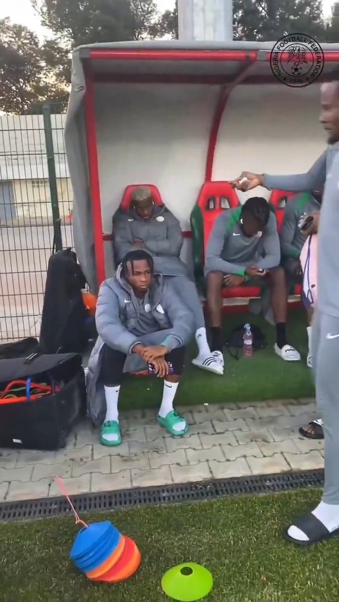 Victor Osimhen'in Nijerya antrenmanındaki durgunluğu dikkat çekti.