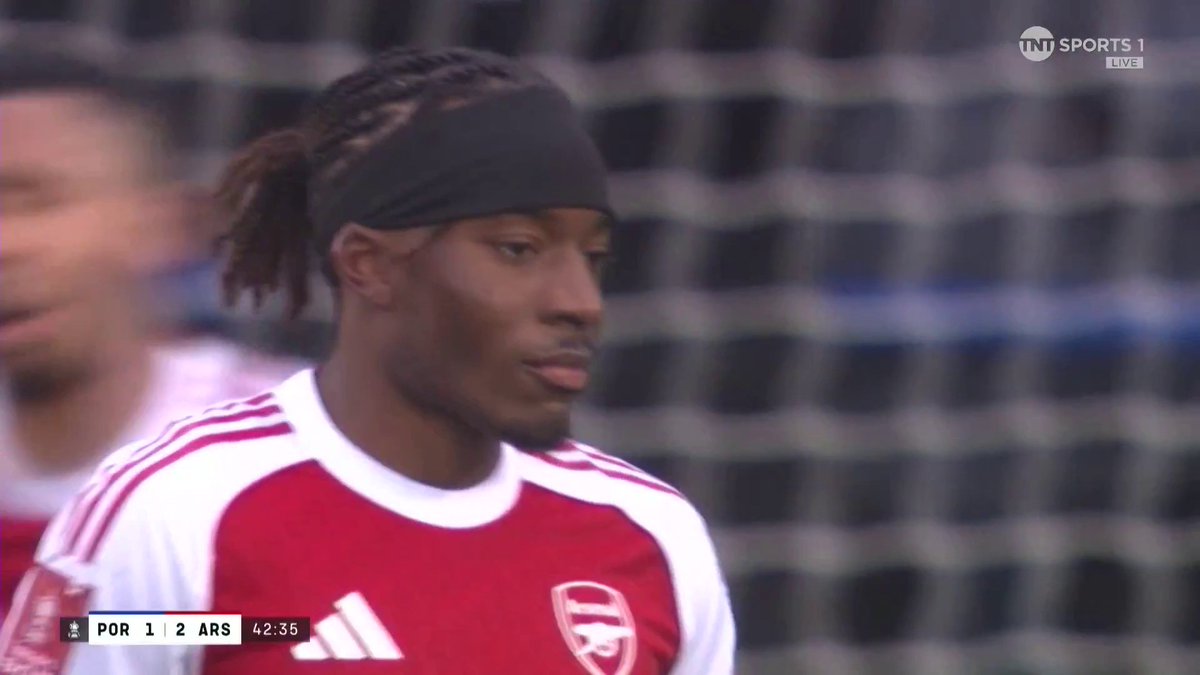 Can’t stand this lad. I’ve never seen someone consciously try so hard to look cool and unbothered at all times. Gimp.