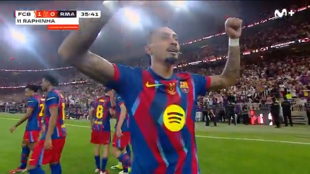 El Real Madrid pierde la pelota y 𝐑𝐚𝐩𝐡𝐢𝐧𝐡𝐚 castiga. #superSupercopa #LaCasaDelFútbol