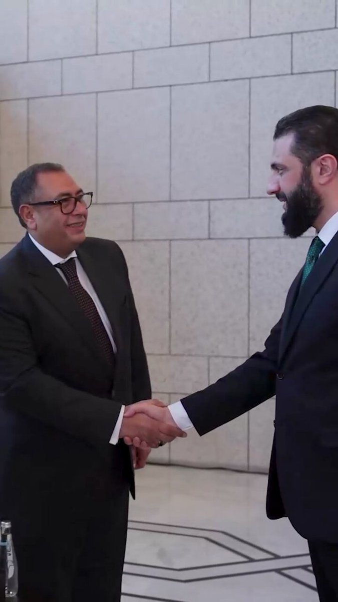 الرئيس أحمد الشرع لوفد اتحاد الغرف التجارية المصرية: العلاقات السورية المصرية ينبغي أن تكون في مسارها الصحيح.