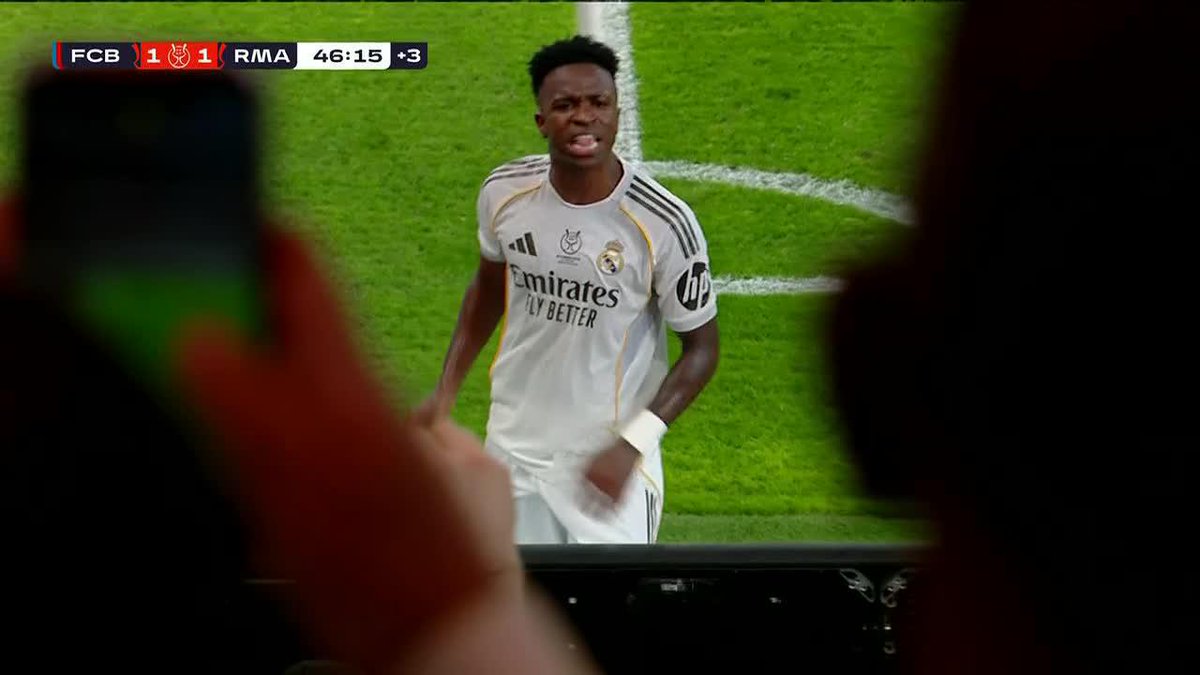 VINI JR. NUTMEGS KOUNDE AND FINISHES TO EQUALIZE FOR REAL MADRID! INSANE GOAL 😳😳😳