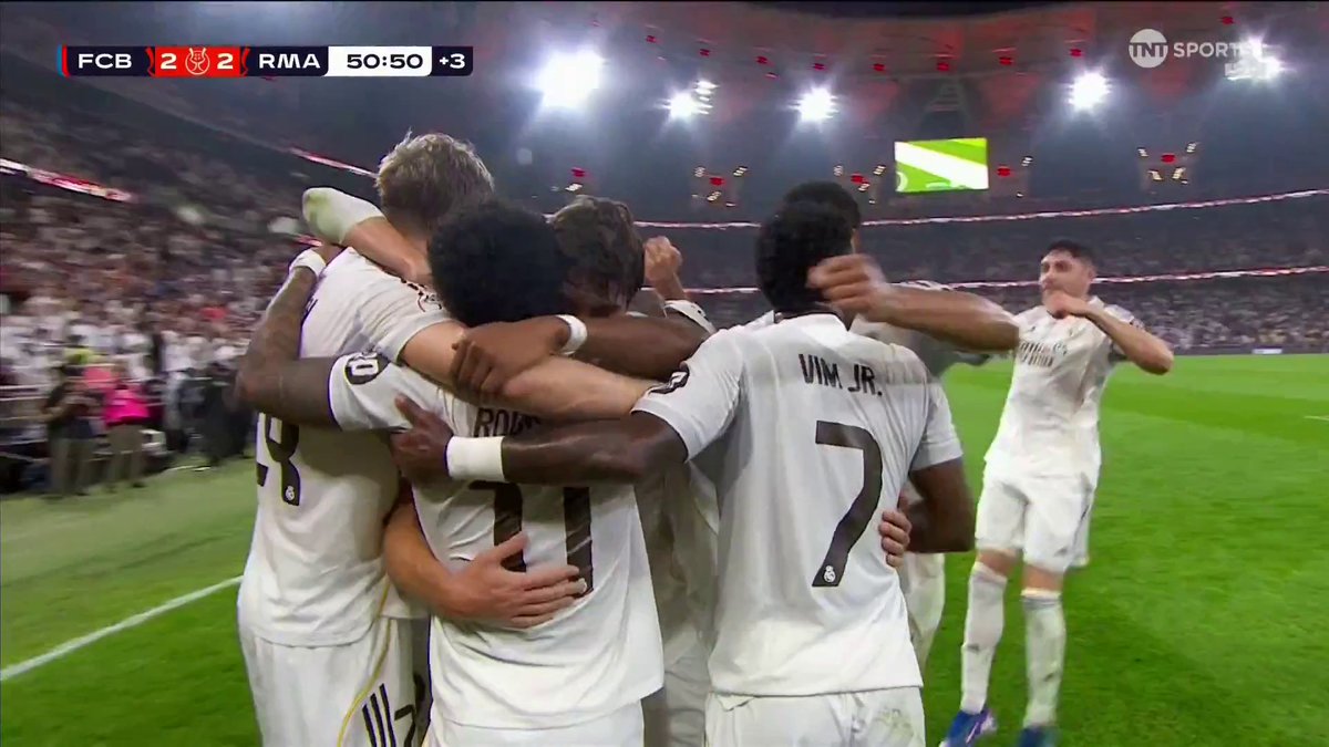 INCREDIBLE SCENES IN EL CLASICO 💥 Three goals in the space of five minutes as Gonzalo García equalises for Real Madrid 🔥 📺 TNT Sports &amp; discovery+ UK