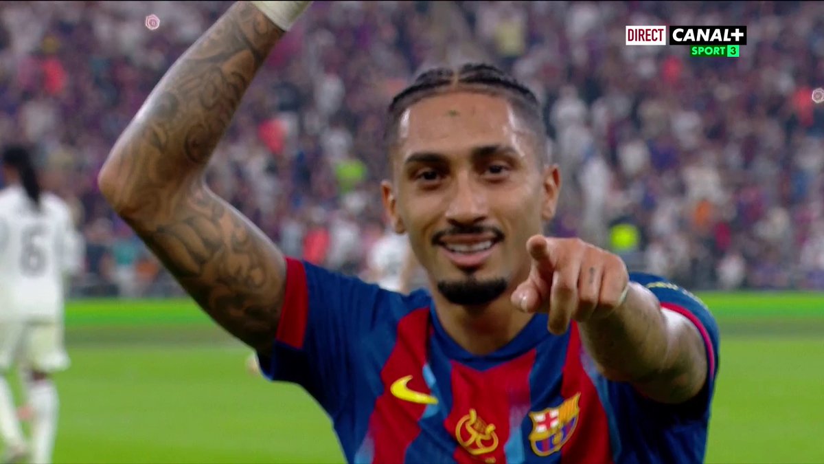 Encore Raphinha ⚽️ L’attaquant brésilien trouve le chemin des filets sur une frappe légèrement déviée qui trompe Courtois 💥 Le Barça reprend l'avantage !