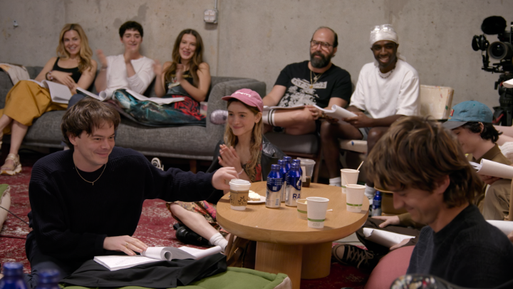 The ‘Stranger Things’ cast reacting to Steve’s fall in the finale during table read.