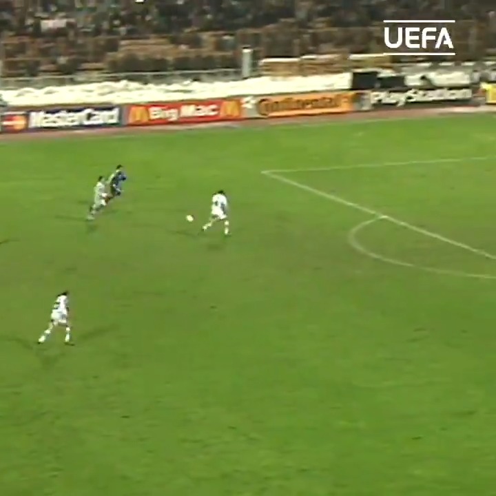 Here’s a great Zinedine Zidane assist to Alessandro Del Piero against Dynamo Kyiv, 1998.