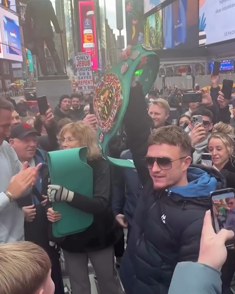 Dalton Smith celebrating his new WBC world title in Times Square 🗽🍎