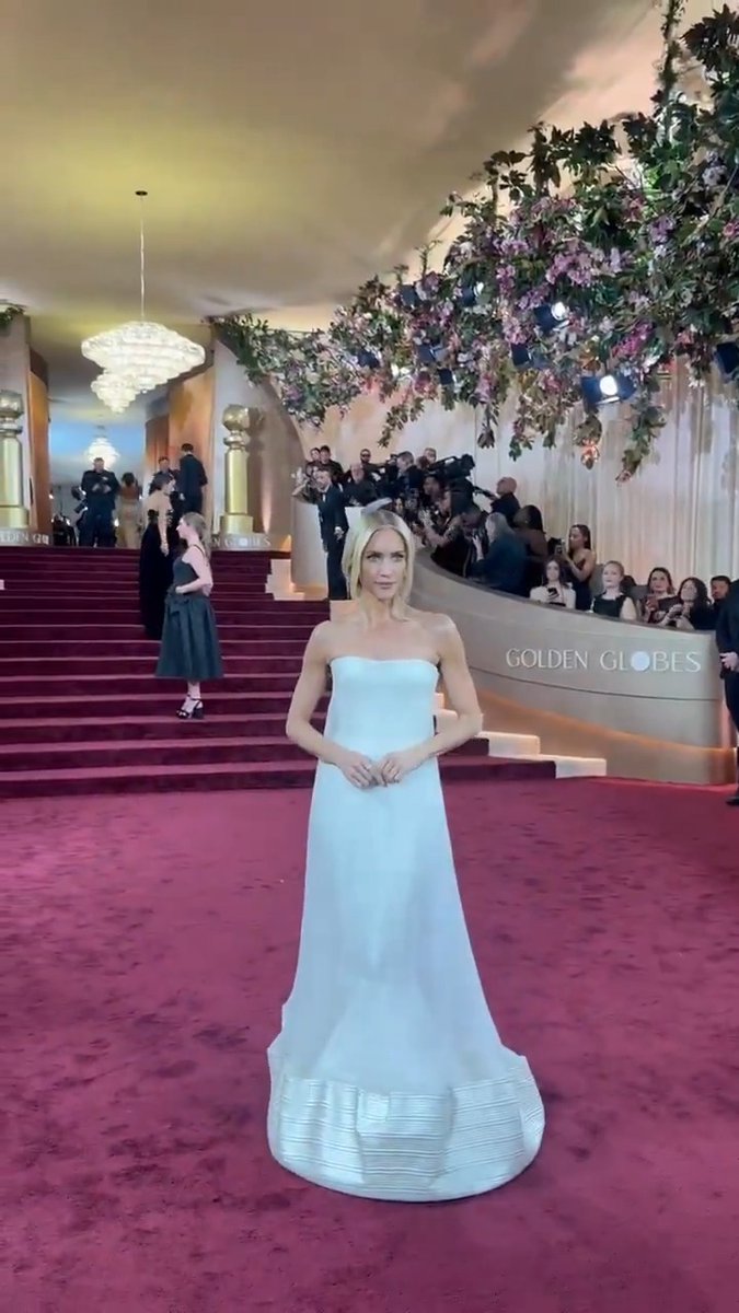 Brittany Snow looking perfect on the #GoldenGlobes red carpet 🤍