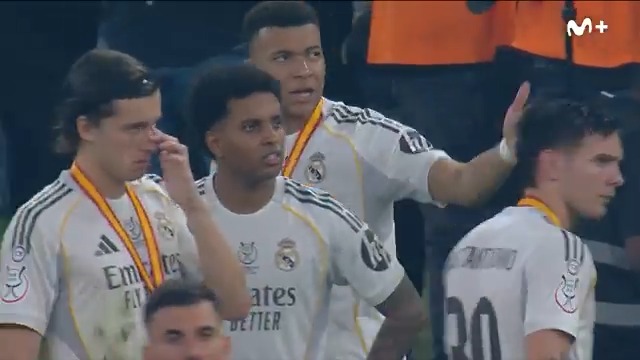 El gesto de Mbappé durante la entrega de medallas. #superSupercopa #DeportePlus