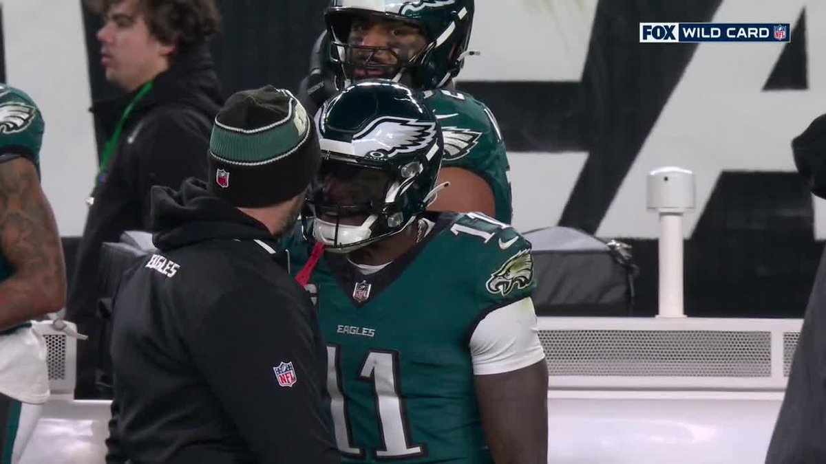 Nick Sirianni and A.J. Brown with a heated exchange on the sidelines. (📺 FOX)
