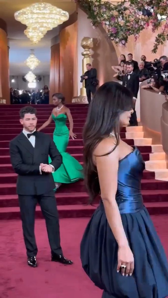 The way Nick Jonas looks at PRIYANKA on the #GoldenGlobes red carpet 🥹