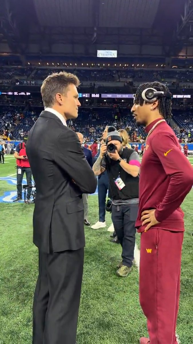 Tom Brady catching up with Jayden Daniels 🐐 📺: #WASvsDET -- 8:00pm ET on FOX 📱: Stream on #NFLPlus