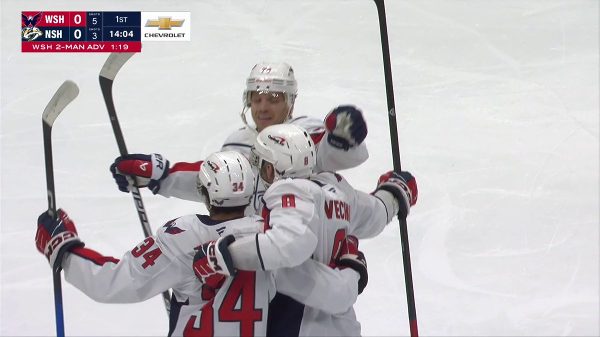OVI AGAIN 😱 That's goals in four straight and five goals during that span!