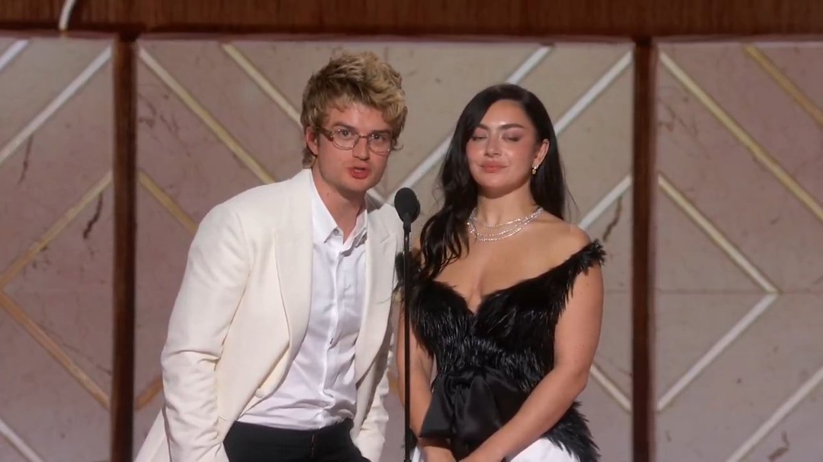 Handing the mic to Charli and Joe Keery to present the #GoldenGlobes award for Best Score Motion Picture! 🎼