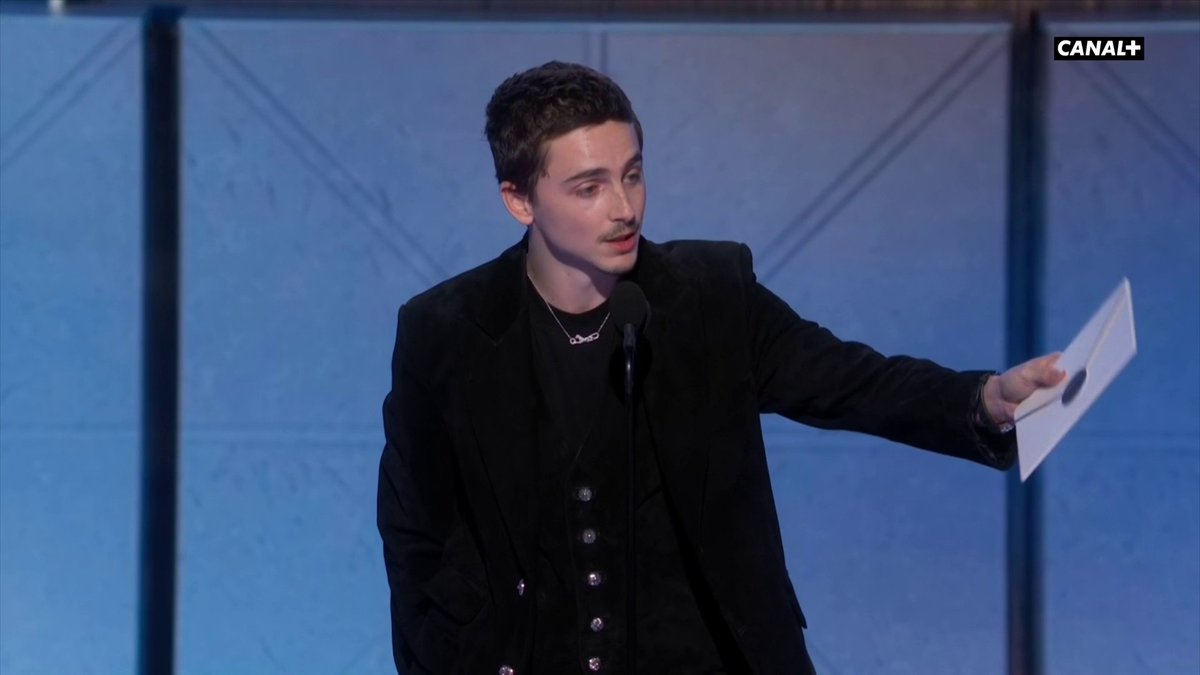 Parmi les plus grands ! Il l'a fait : Timothée Chalamet remporte le Golden Globe du Meilleur acteur dans un film musical ou une comédie pour Marty Supreme.