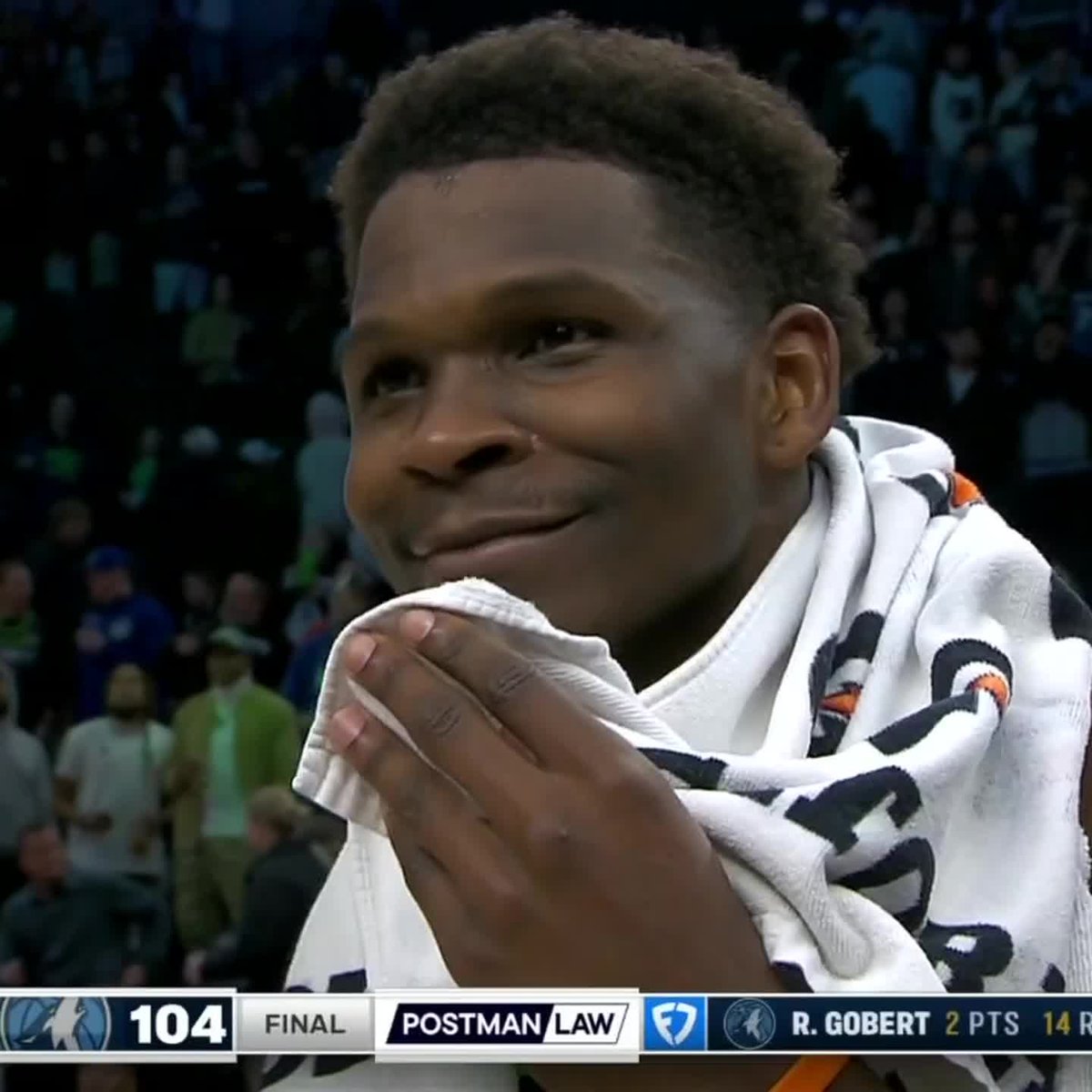 "MVP!" chants for Ant 🗣️
