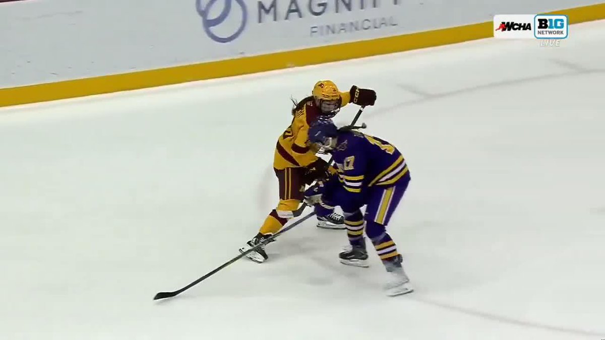 ¡¡LO QUE HIZO ESTA CHICA ES INOLVIDABLE!! Abbey Murphy levantó el puck, TIRÓ UN CAÑO y asistió a Bella Fanale en el triunfo 4-3 de las Gophers ante las Mavericks, por la WCHA.