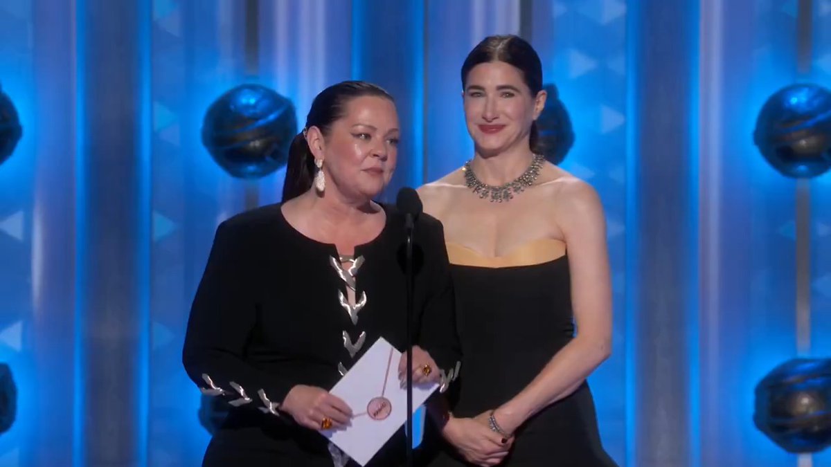 Melissa McCarthy and Kathryn Hahn bringing us the vibes and the award for Best Female Actor – Television – Limited Series, Anthology Series or Television Motion Picture. 🏆 #GoldenGlobes