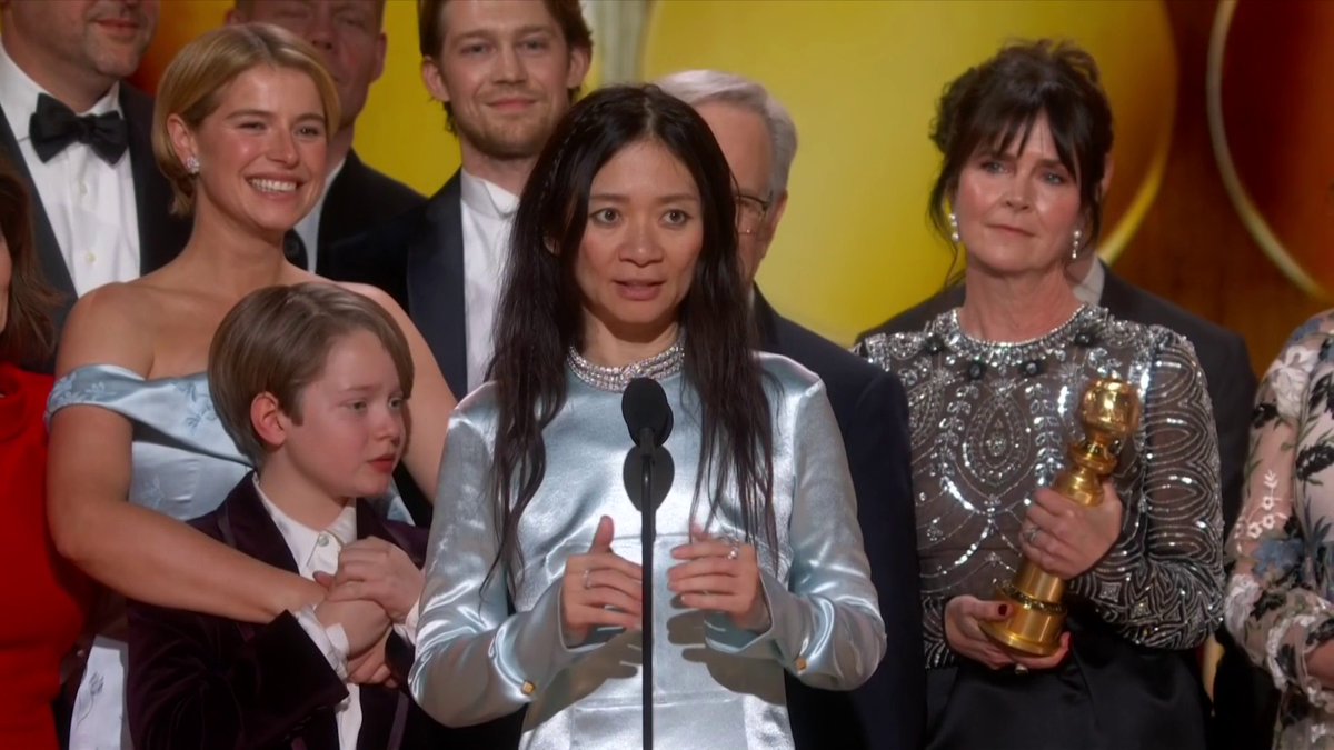 "Nous devons garder nos coeurs grands ouverts, et continuer à poser notre regard les uns sur les autres, et permettre aux autres de nous voir" Hamnet remporte le Golden Globes du Meilleur film dramatique 💫