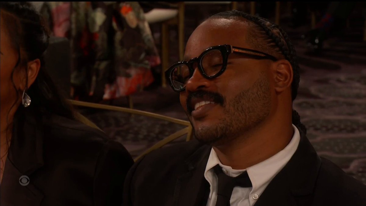 Chloe Zao gives Ryan Coogler his flowers after winning for Hamnet 🔥🔥🔥🔥#GoldenGlobes