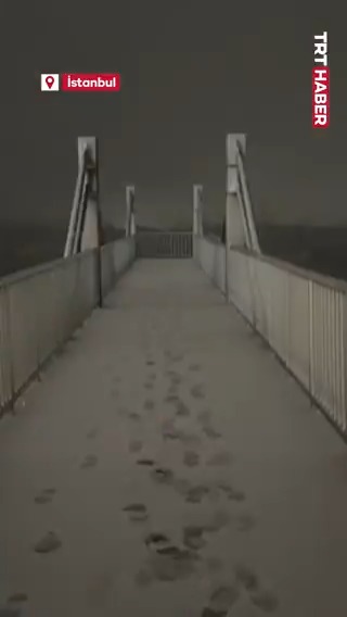 İstanbul'un bazı ilçelerinde kar yağışı başladı.