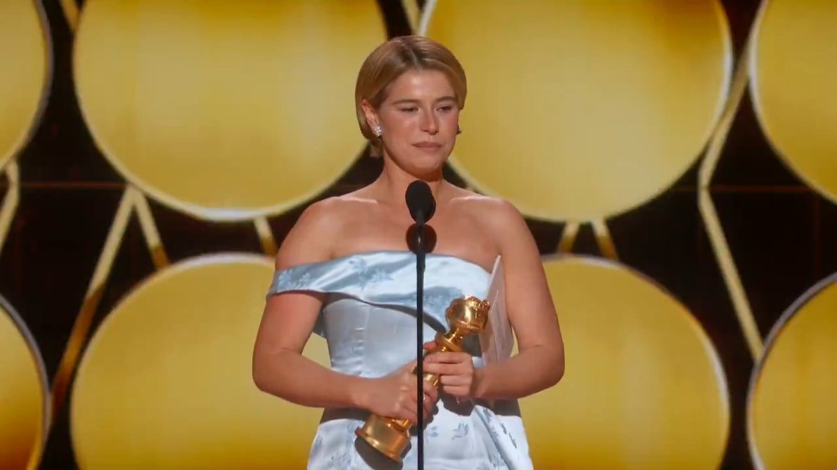 Jessie Buckley... the star that you are 💫 Congrats on your #GoldenGlobes win for Best Female Actor – Motion Picture – Drama!