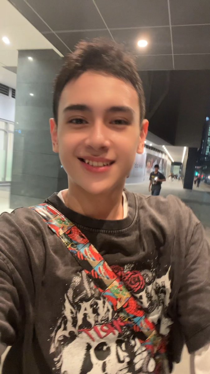 Sino ba kasing iniisip mo, Heath? Kilala ba namin 'yan?🤭 Patuloy na suportahan si #HeathJornales sa kanyang #GMAPBBCollab journey! ✨ 🎥: Heath Jornales via Tiktok