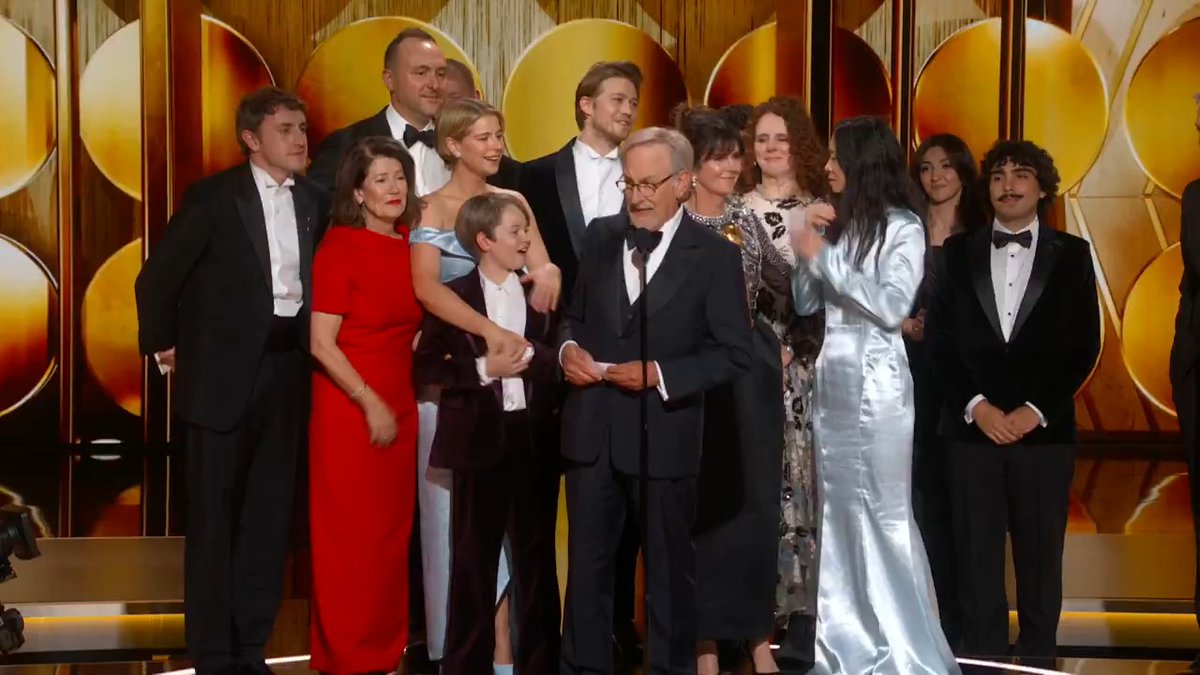 DRUMROLL PLEASE...🥁 The #GoldenGlobes award for Best Picture – Drama goes to Hamnet!