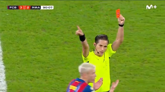 * Munuera Montero expulsa a De Jong por la entrada criminal a Mbappé * Pelopincho: ¿Roja? 😳 Maldini: ¿Roja? 😳 Mateu Lahoz: "No parece, parece que va a ras de suelo y yo creo que se ha confundido" ¡Ni se tapan ya estos hdp! Carlos Martínez Julio Maldonado