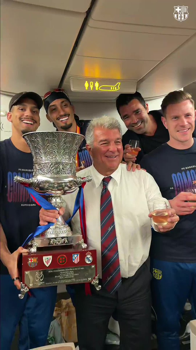 The toast of the Super Champions. 🍾🥂🏆
