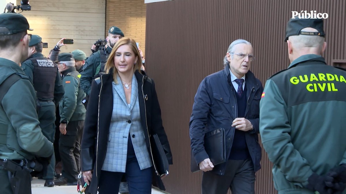 🎥 VIDEO | Así han recibido con gritos de "asesinos" a Salomé Pradas y José Manuel Cuenca en los juzgados de Catarroja (Valencia)