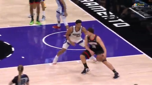 Alperen Şengün'ün Sacramento Kings karşılaşmasındaki performansı! 🇹🇷 🏀 19 sayı 🙌 9 ribaund 🅰️ 3 asist ⛹️ 2 top çalma 💪 1 blok Sacramento Kings, Houston Rockets’ı evinde 111-98 mağlup etti.