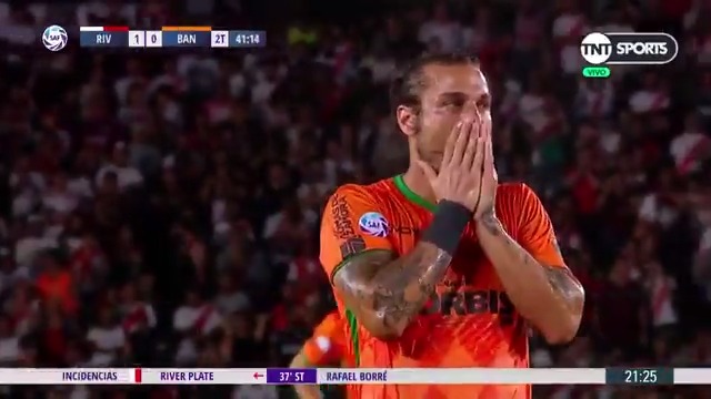 Tuit en homenaje a este casi gol de Dani Osvaldo contra River.