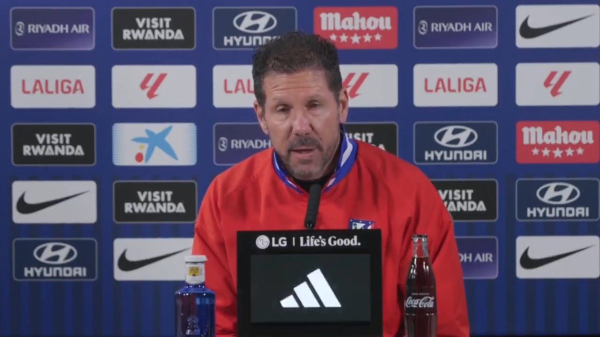 "NO ESTÁ BIEN DE PARTE MÍA PONERME EN ESE LUGAR Y ACEPTO QUE NO ESTUVE BIEN". En conferencia de prensa, el Cholo Simeone le pidió disculpa a Florentino Pérez y a Vinicius por sus polémicos dichos al brasileño durante el derby madrileño en la Supercopa de España. 📺 Atlético de Madrid