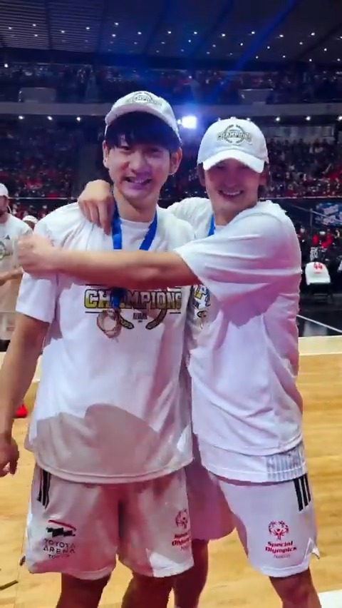 広報スマホ🤳 歓喜の様子をお届け🏆❤️‍🔥 #アルバルク東京 #GRITUP #天皇杯バスケ