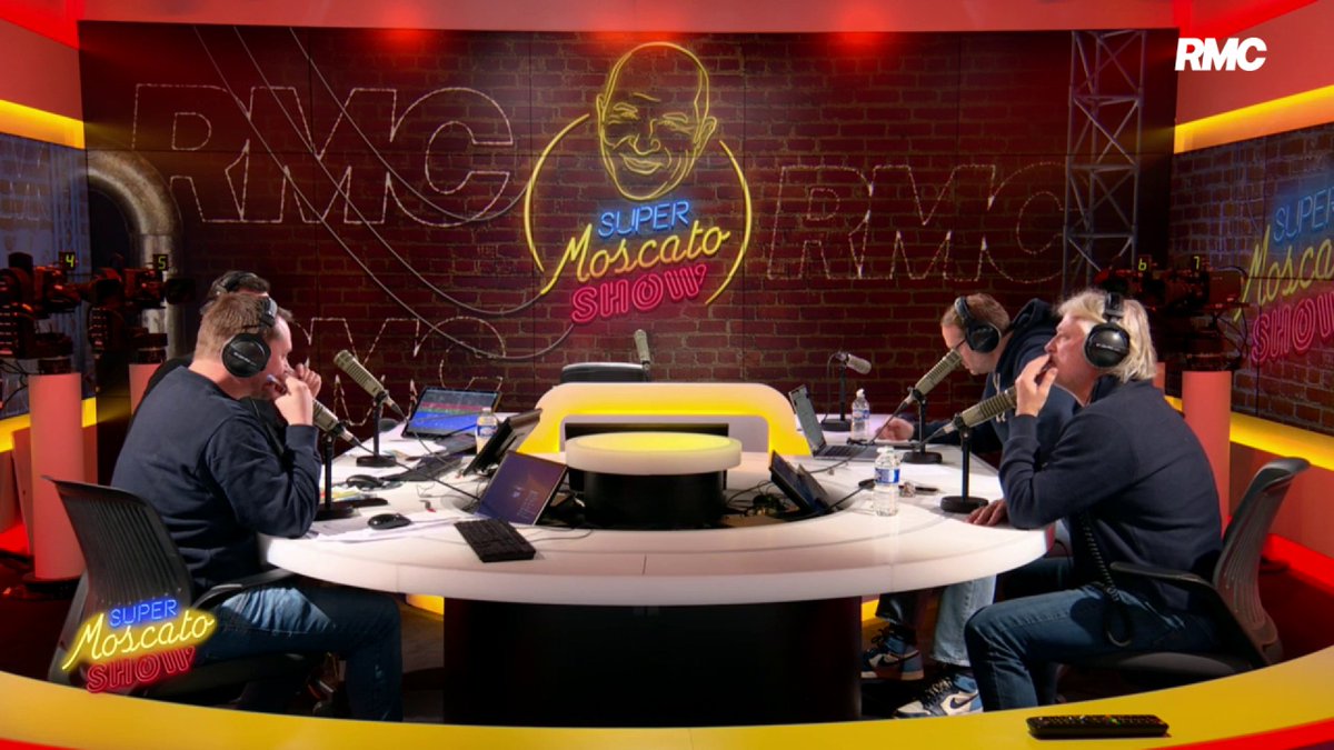 ❤ Laurent Nicollin, président du MHSC, rend hommage à Rolland Courbis en direct dans le SMS, avec une pensée pour Jean-Louis Gasset : "En 15 jours, on a perdu deux soldats de la Paillade. C'est compliqué, c'est la vie."