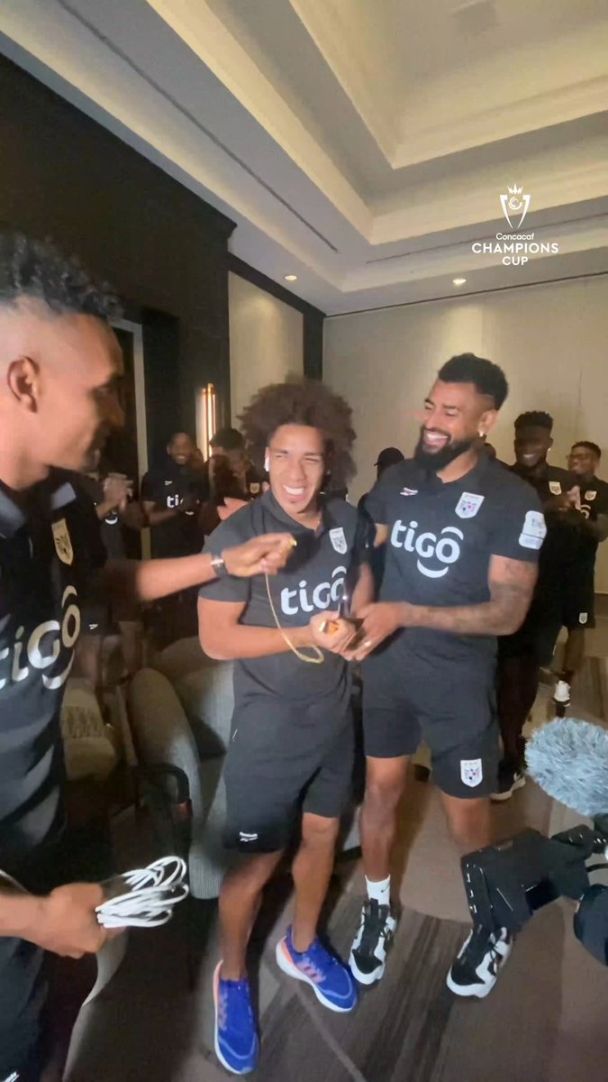 ‘Coco’ Carrasquilla regresa a la Concachampions con Pumas ⭐️ Aquí el momento cuando fue nombrado Jugador del Año de Concacaf en 2024 ⭐️🇵🇦