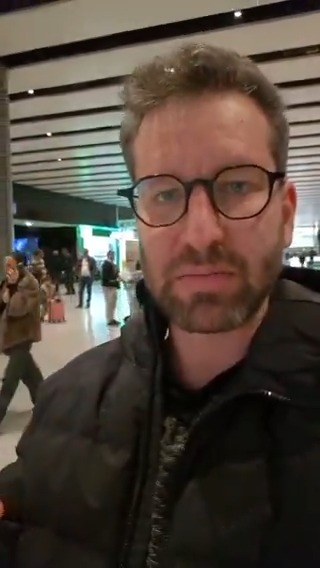 כתב כאן חדשות Yoav Zehavi יואב זהבי בארמניה עם האיראנים שנמלטו מהמהומות | העדויות המלאות - הערב ב-20:00 במהדורת כאן חדשות